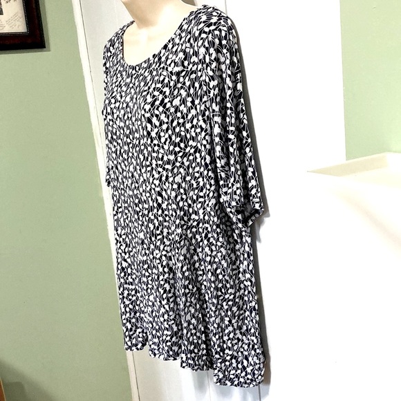 LANE BRYANT Black White Ditsy  Floral Top Back Keyhole PLus Size 18 20 - Picture 3 of 10